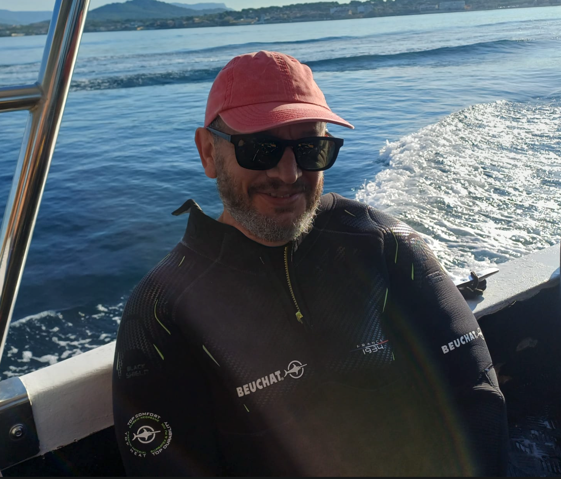 Antonio en combinaison de plongée sur la mer