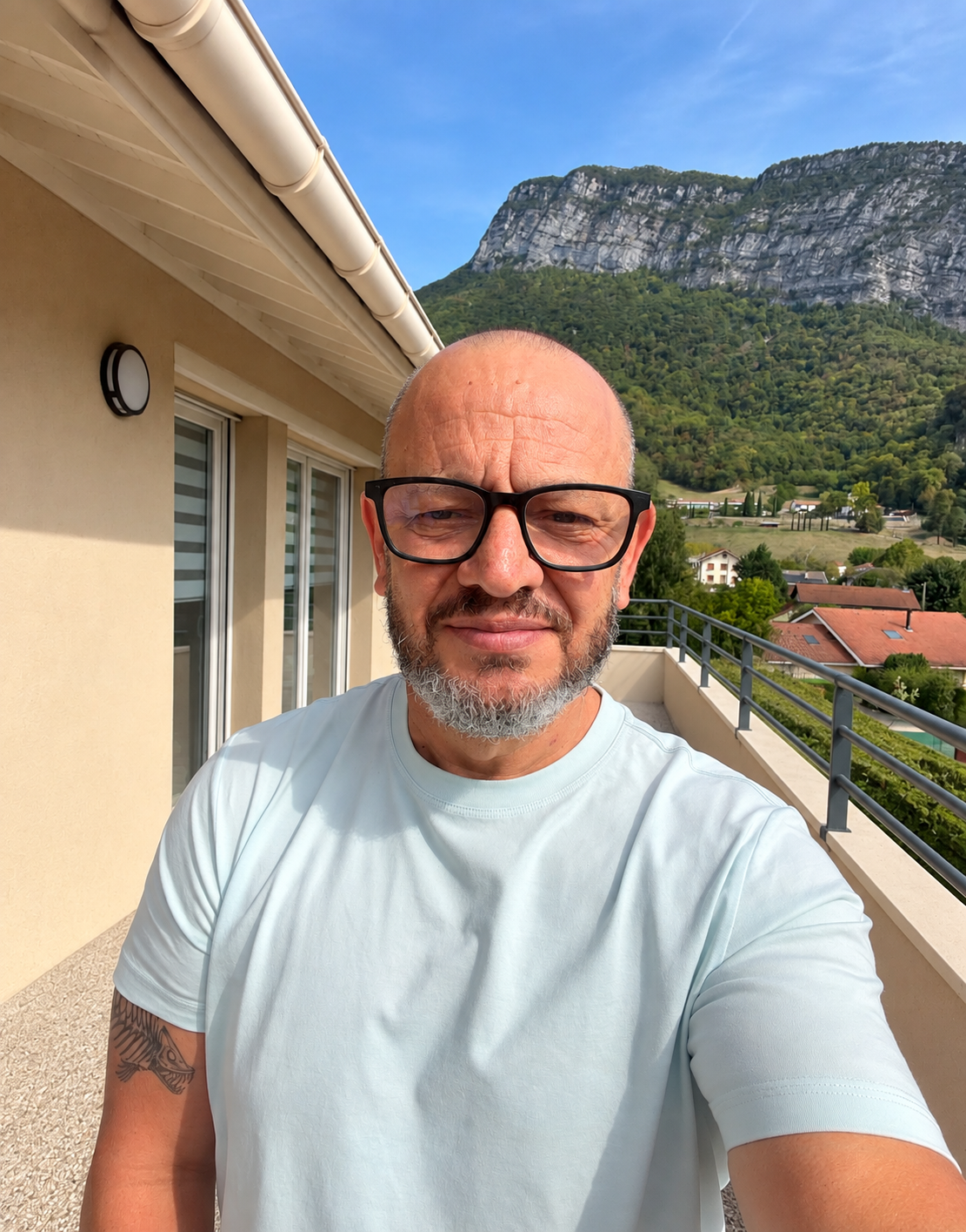 Antonio en extérieur